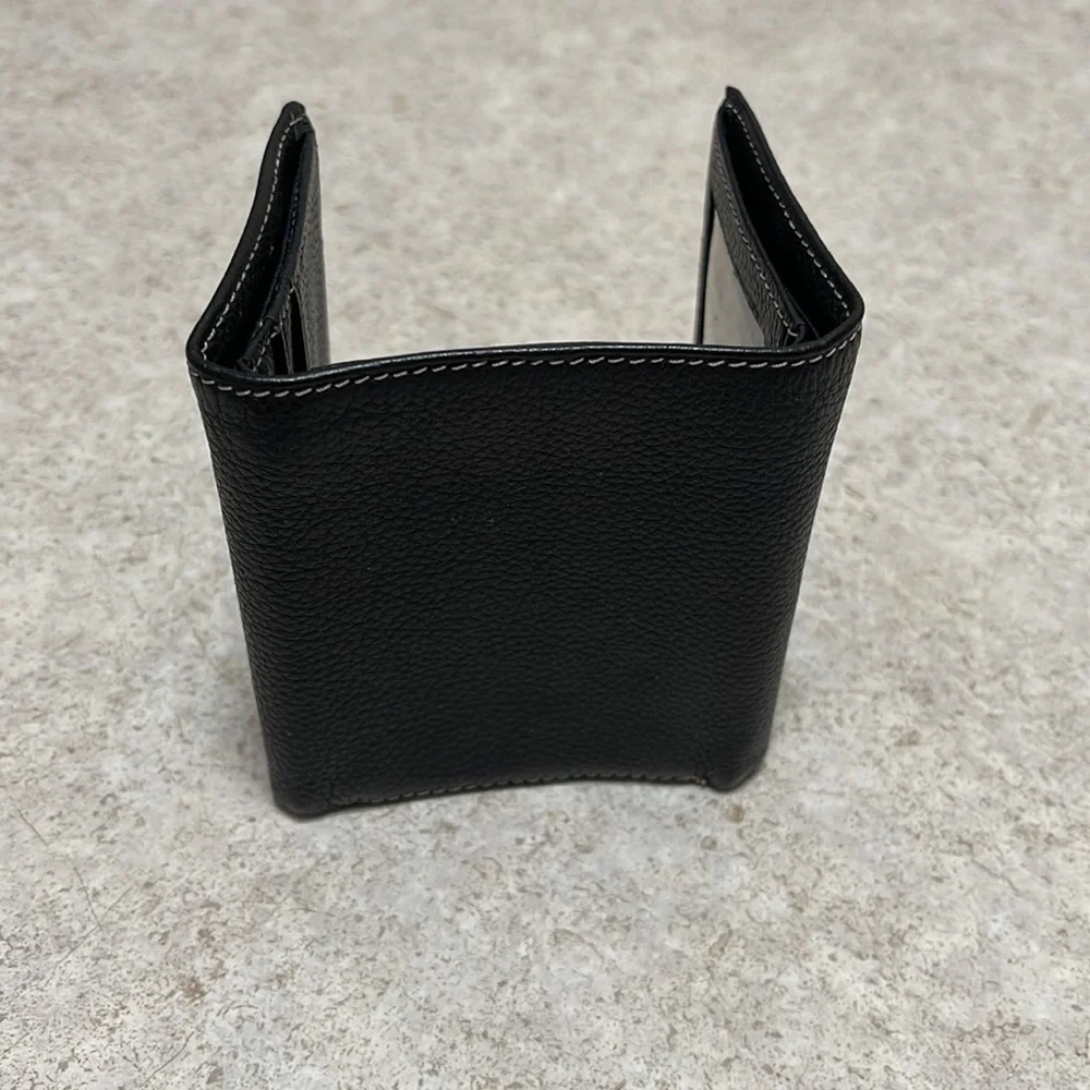BNWOT DESIGNER BLACK PEBBLE SOFT LEATHER TRI-FOLD WALLET